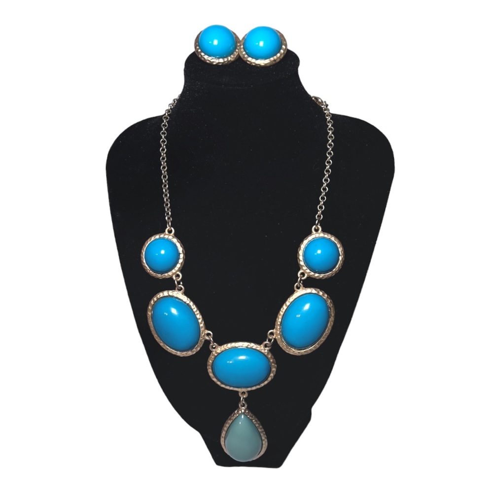 Charming Charlie statement necklace with matching earrings